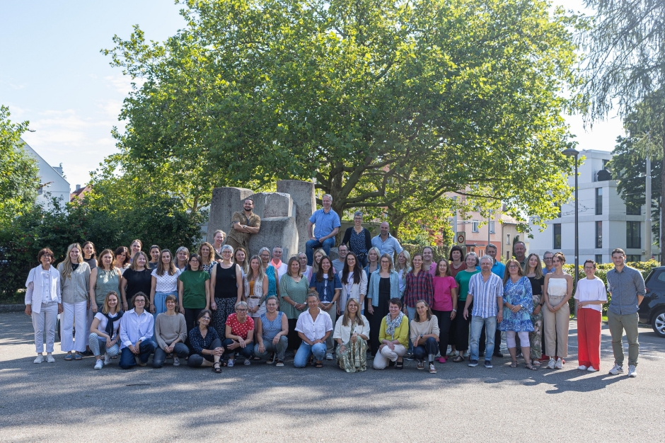Gruppenbild aller Lehrpersonen vom Schulhaus Rotmonten und Gerhalde